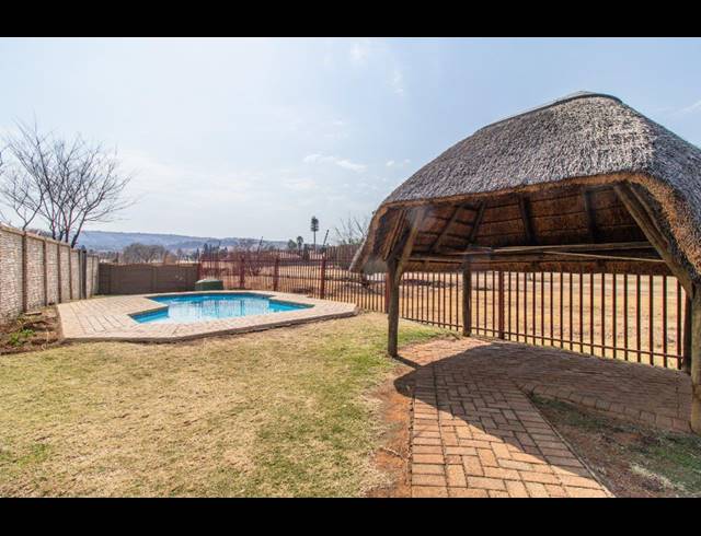 2 BEDROOM APARTMENT FOR SALE IN GLENVISTA